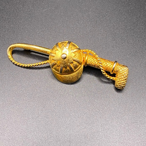Maeve Carr New York GoldTone Equestrian Jockey Riding Crop & Cap Brooch - Picture 10 of 11